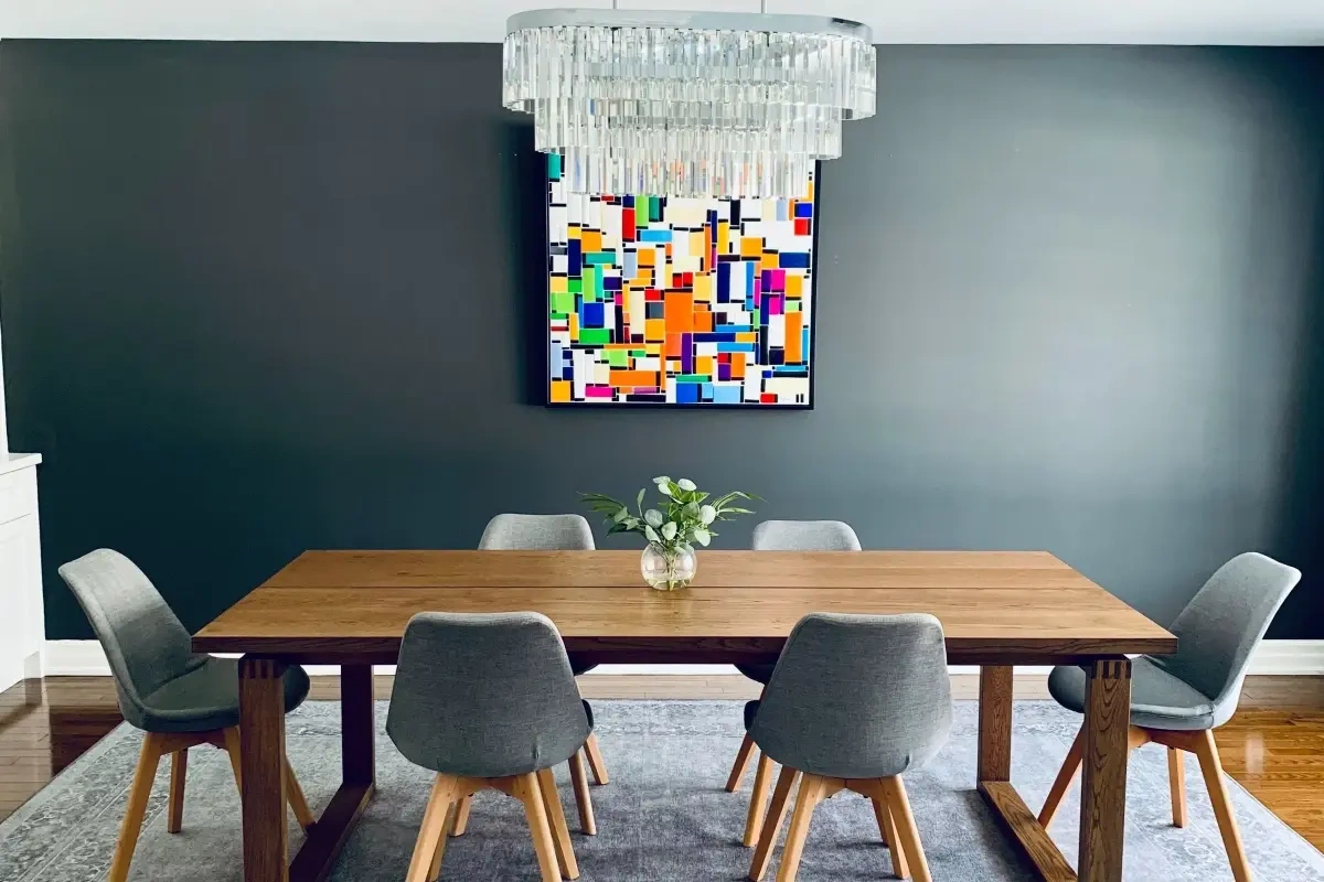 Hvilken lampe skal hænge over spisebordet? 5 tips til at finde den helt rigtige spisebordslampe